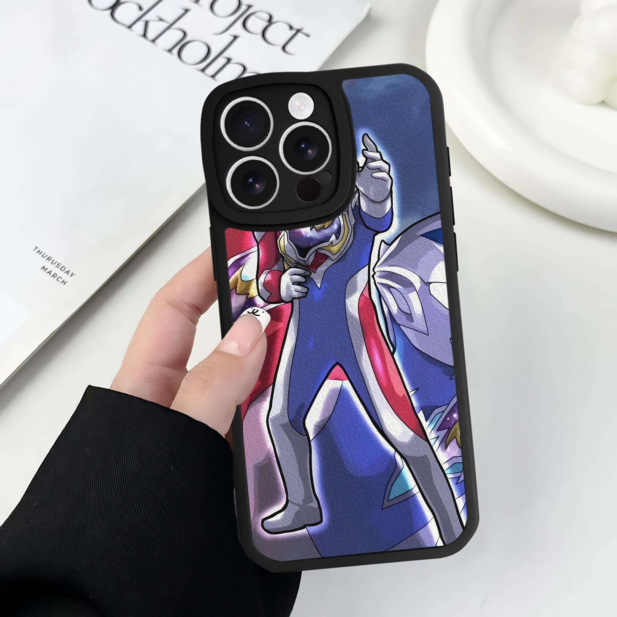 （画像用） ウルトラマン Ultraman 【iPhone 16シリーズ対応】シリコンスマホケース（レザー調） 材質：シリコン